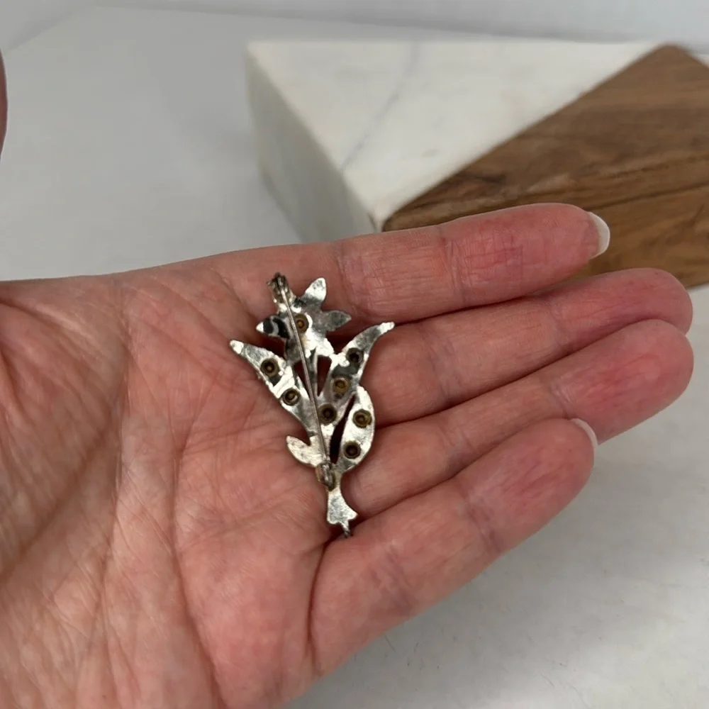 Vintage 1940s rhinestone and Silver Floral Brooch lot B14